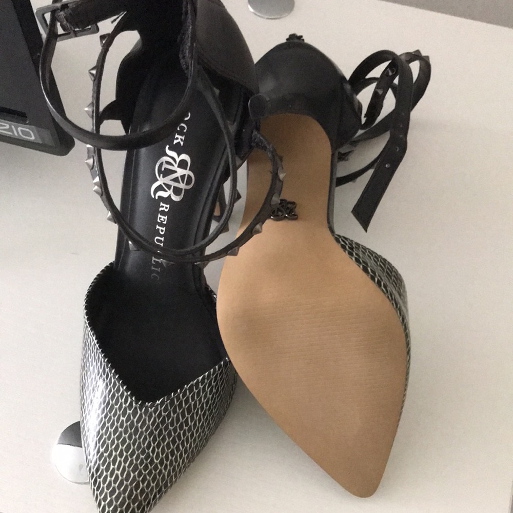 High Heels 👠 - Picture 3 of 5